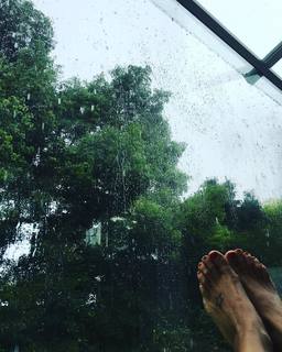 Flavia Palmiero feet photo thumbnail