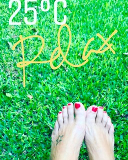 Flavia Palmiero feet photo thumbnail