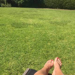 Flavia Palmiero feet photo thumbnail