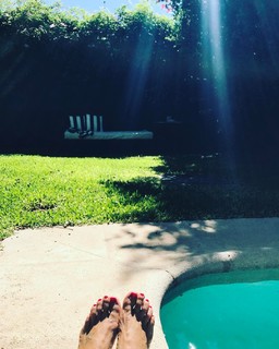 Flavia Palmiero feet photo thumbnail