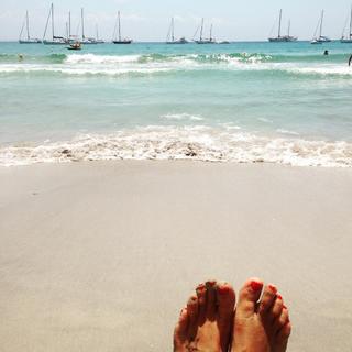 Flavia Palmiero feet photo thumbnail