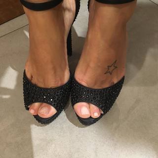 Flavia Palmiero feet photo thumbnail
