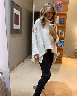 Flavia Palmiero feet photo thumbnail