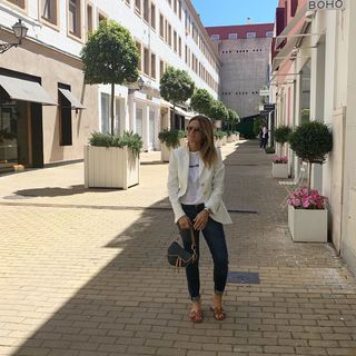 Flavia Palmiero feet photo thumbnail