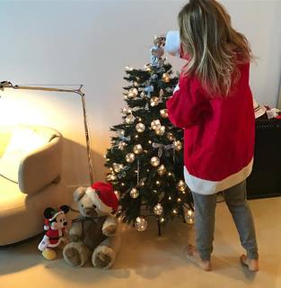 Flavia Palmiero feet photo thumbnail