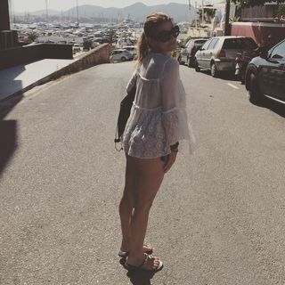 Flavia Palmiero feet photo thumbnail