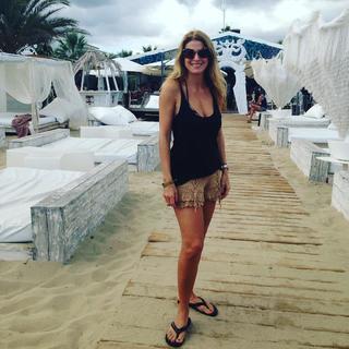 Flavia Palmiero feet photo thumbnail