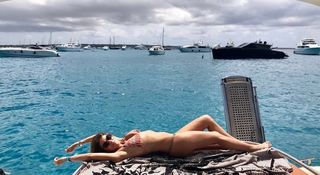 Flavia Palmiero feet photo thumbnail