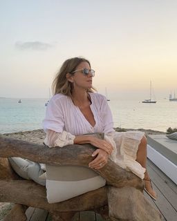 Flavia Palmiero feet photo thumbnail