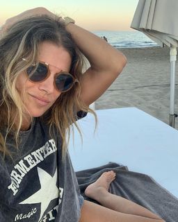 Flavia Palmiero feet photo thumbnail