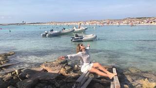 Flavia Palmiero feet photo thumbnail