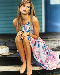 Flavia Palmiero feet photo thumbnail