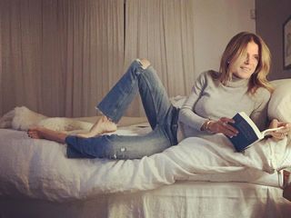 Flavia Palmiero feet photo thumbnail