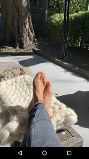 Flavia Palmiero feet photo thumbnail