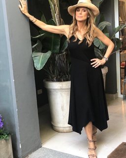 Flavia Palmiero feet photo thumbnail