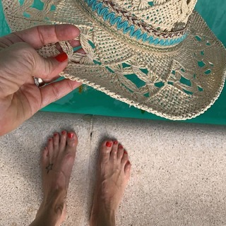 Flavia Palmiero feet photo thumbnail