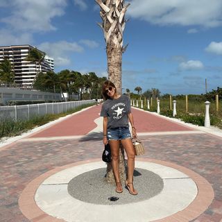 Flavia Palmiero feet photo thumbnail