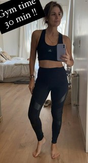 Flavia Palmiero feet photo thumbnail