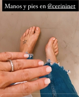 Flavia Palmiero feet photo thumbnail