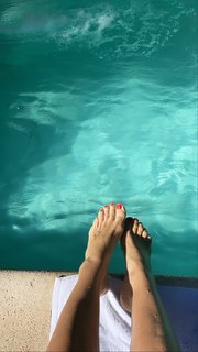 Flavia Palmiero feet photo thumbnail
