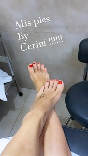 Flavia Palmiero feet photo thumbnail