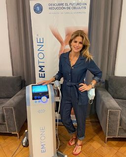 Flavia Palmiero feet photo thumbnail