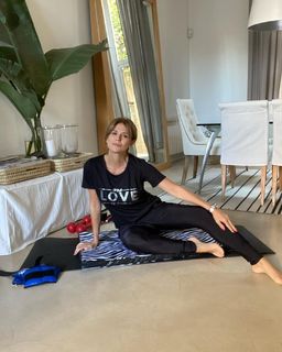 Flavia Palmiero feet photo thumbnail