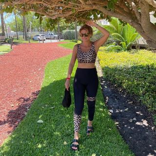 Flavia Palmiero feet photo thumbnail