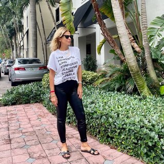 Flavia Palmiero feet photo thumbnail