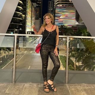 Flavia Palmiero feet photo thumbnail