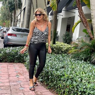 Flavia Palmiero feet photo thumbnail