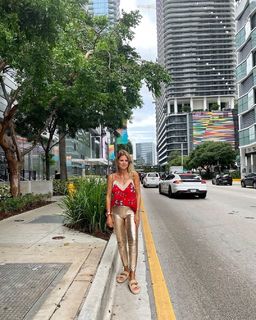 Flavia Palmiero feet photo thumbnail