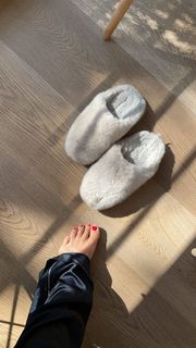 Flavia Palmiero feet photo thumbnail