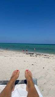 Flavia Palmiero feet photo thumbnail