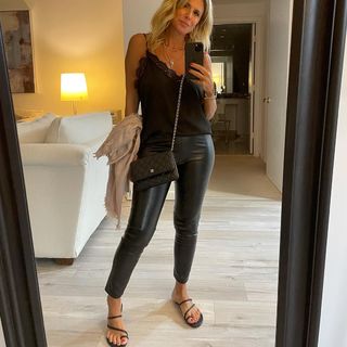 Flavia Palmiero feet photo thumbnail