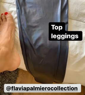 Flavia Palmiero feet photo thumbnail