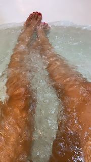 Flavia Palmiero feet photo thumbnail