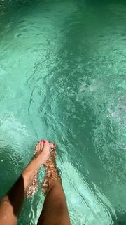 Flavia Palmiero feet photo thumbnail