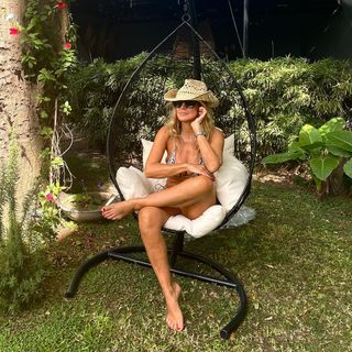 Flavia Palmiero feet photo thumbnail