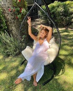 Flavia Palmiero feet photo thumbnail