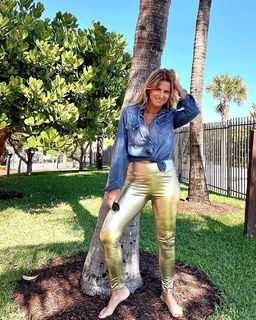 Flavia Palmiero feet photo thumbnail