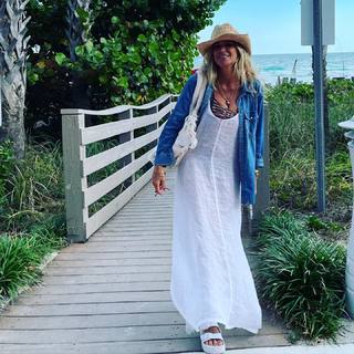 Flavia Palmiero feet photo thumbnail