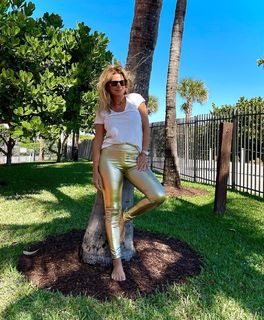 Flavia Palmiero feet photo thumbnail