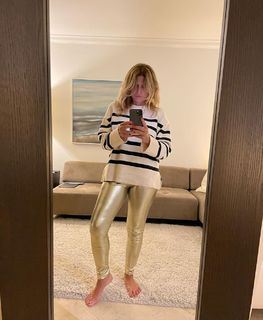 Flavia Palmiero feet photo thumbnail