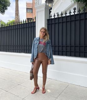 Flavia Palmiero feet photo thumbnail