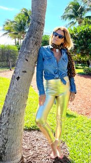 Flavia Palmiero feet photo thumbnail