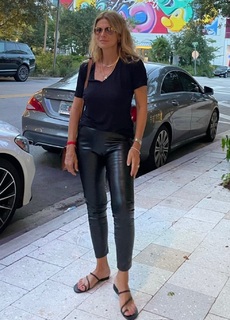 Flavia Palmiero feet photo thumbnail