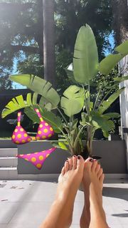 Flavia Palmiero feet photo thumbnail