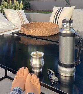 Flavia Palmiero feet photo thumbnail