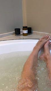 Flavia Palmiero feet photo thumbnail